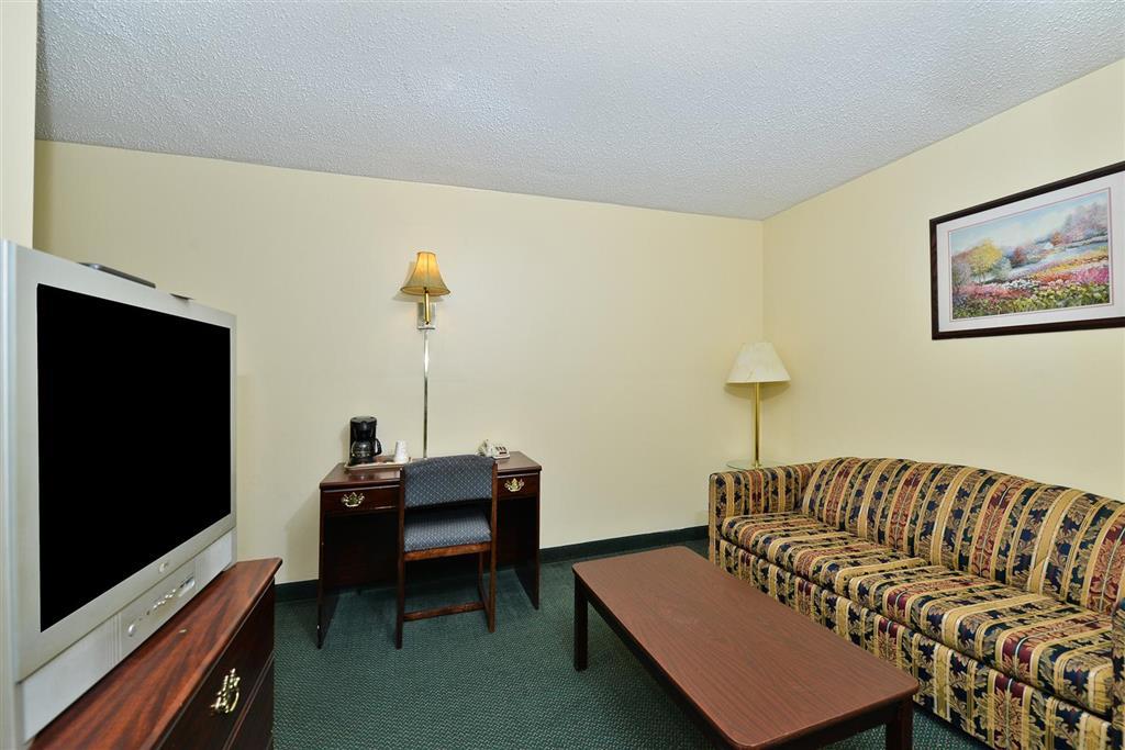 אייקן Quality Inn & Suites חדר תמונה