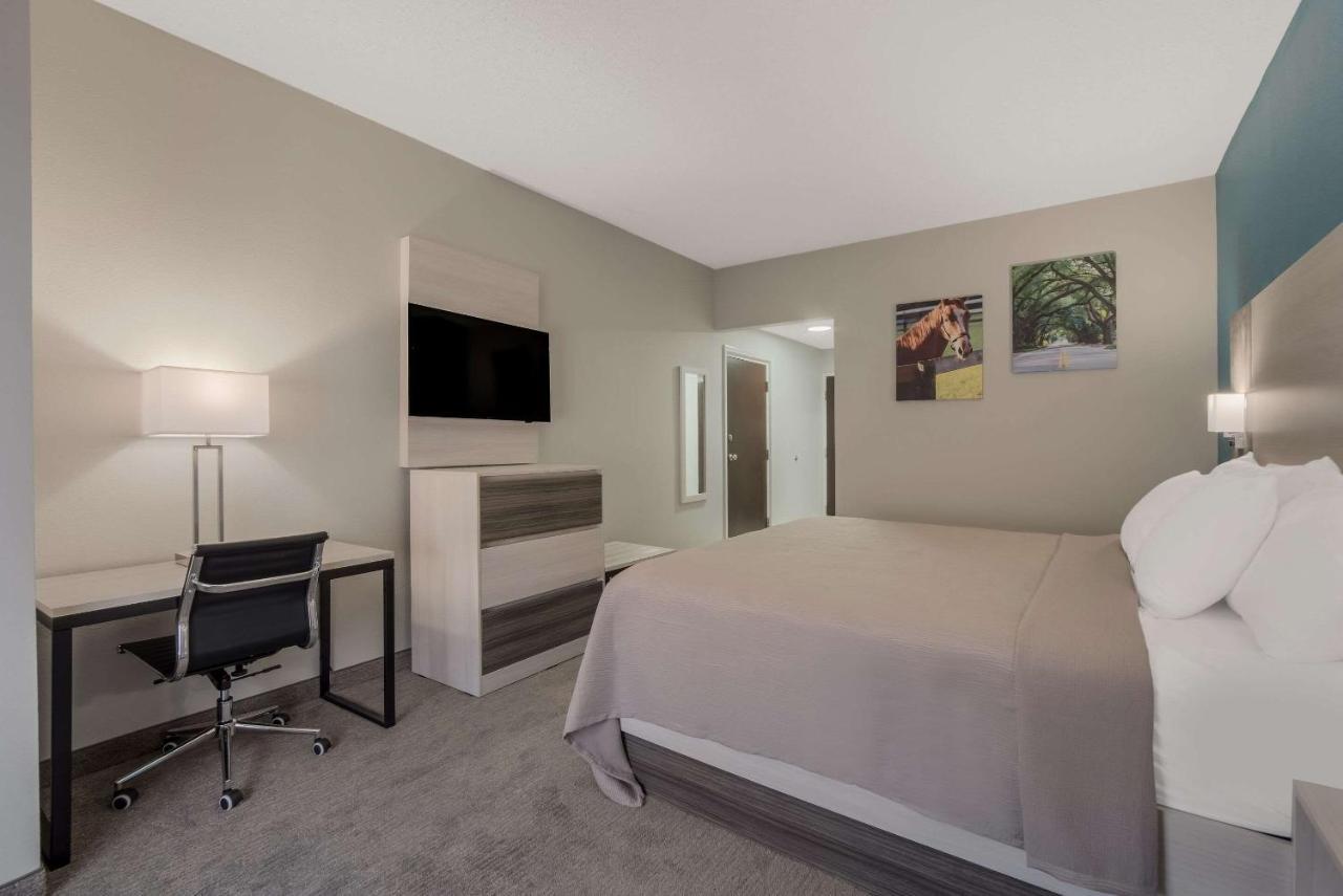אייקן Quality Inn & Suites מראה חיצוני תמונה