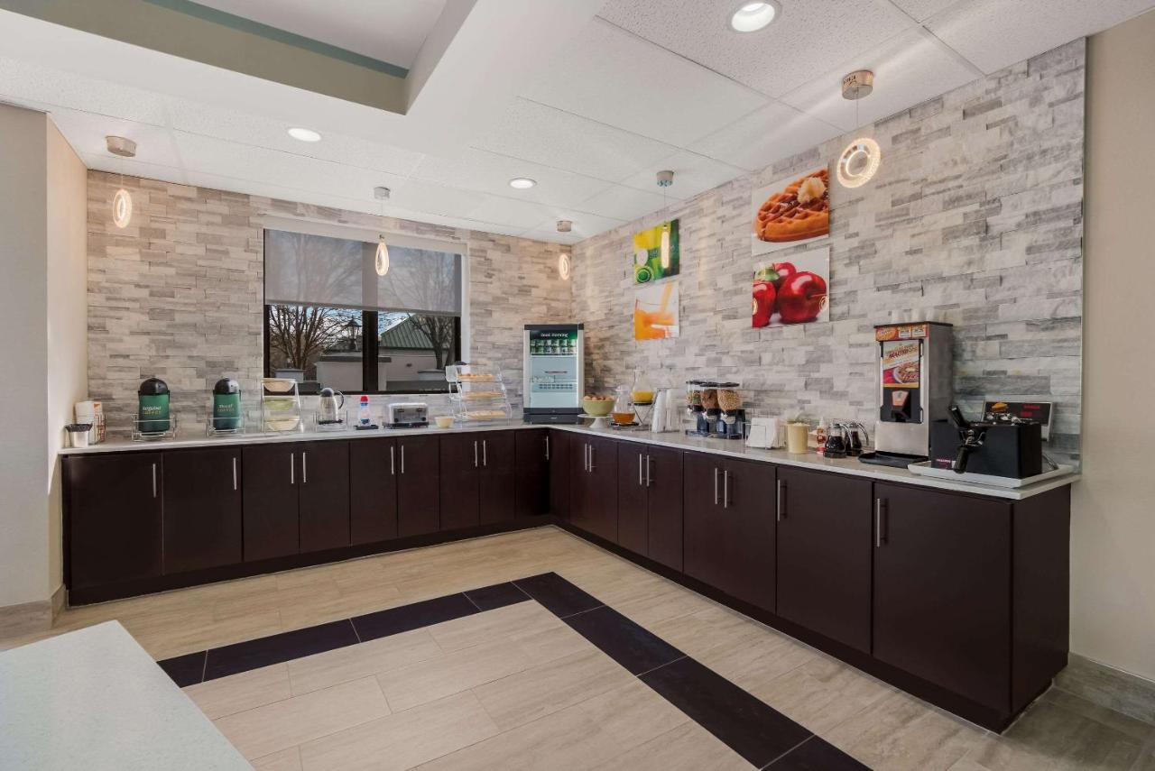 אייקן Quality Inn & Suites מראה חיצוני תמונה