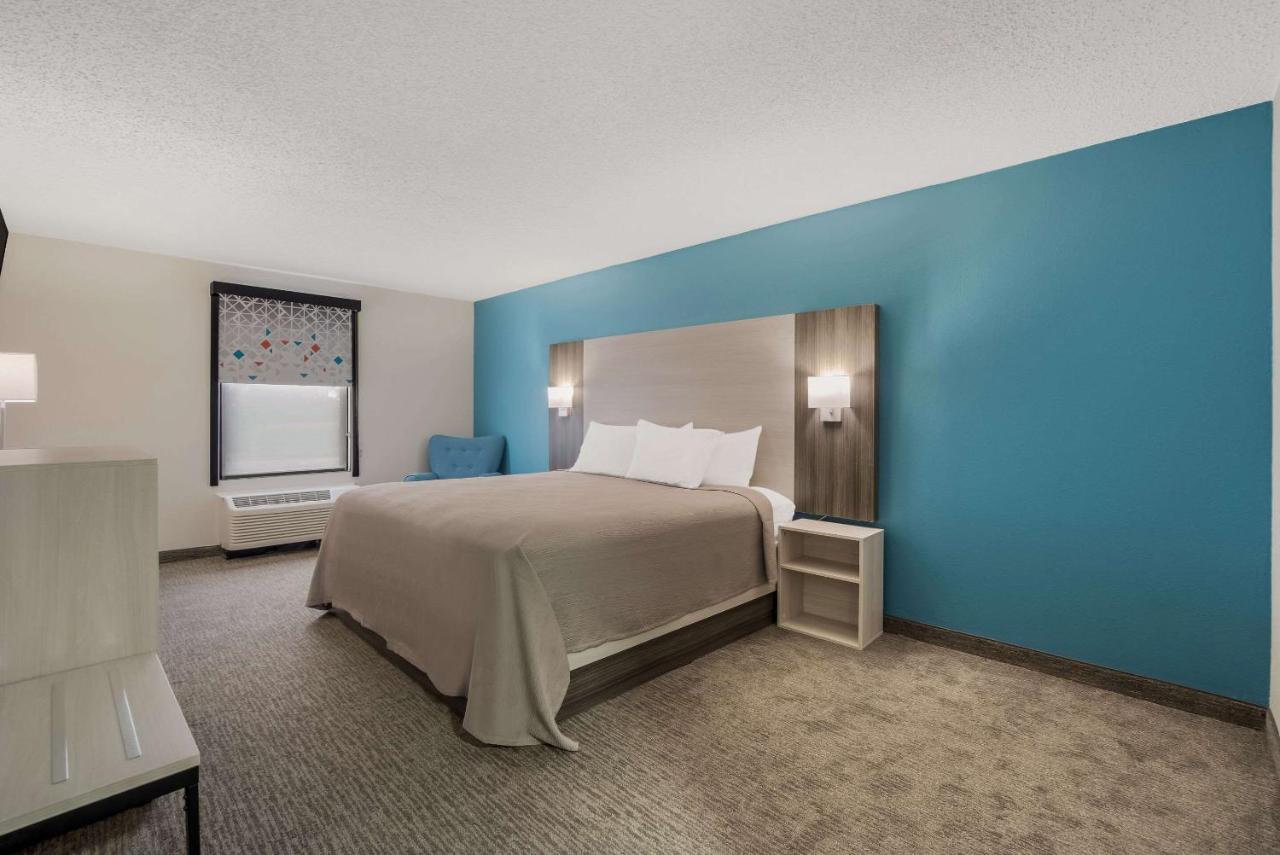 אייקן Quality Inn & Suites מראה חיצוני תמונה